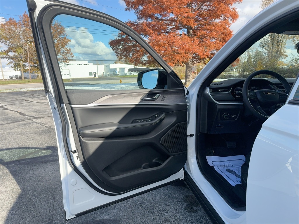 New 2025 Jeep Grand Cherokee LIMITED 4X4 Sport Utility