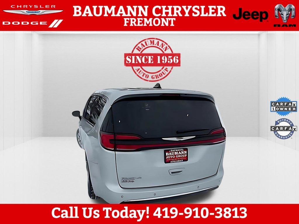 Used 2024 Chrysler Pacifica Touring L Minivan/Van