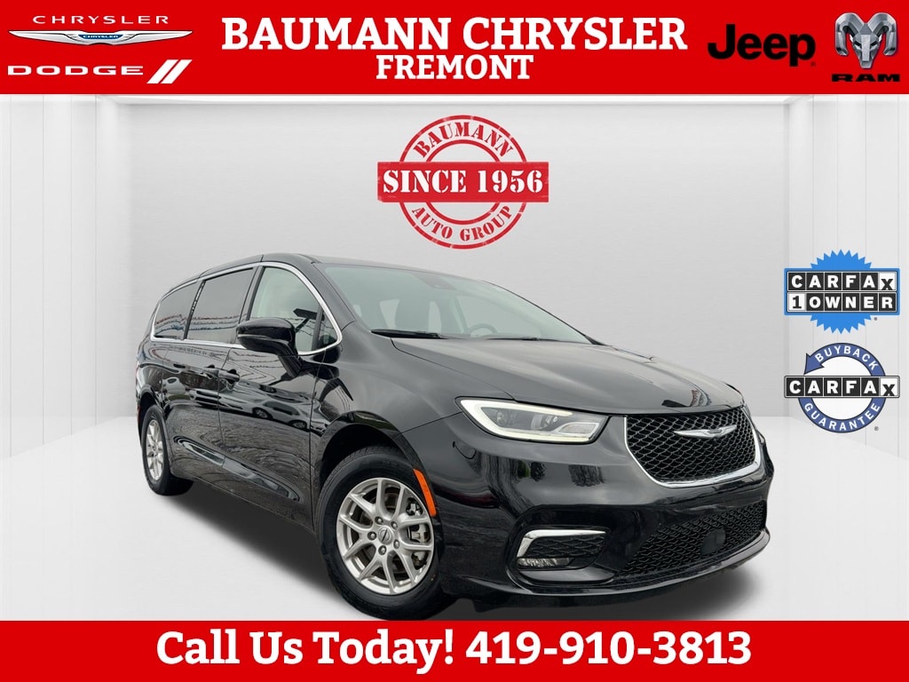 Used 2024 Chrysler Pacifica Touring L Minivan/Van