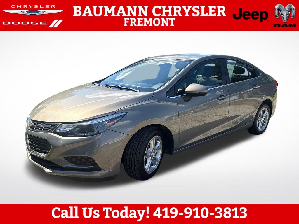 Used 2018 Chevrolet Cruze LT with VIN 1G1BE5SM2J7243740 for sale in Fremont, OH