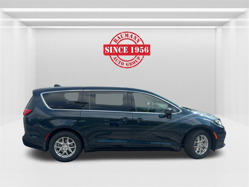 2025 Chrysler Pacifica photo 4