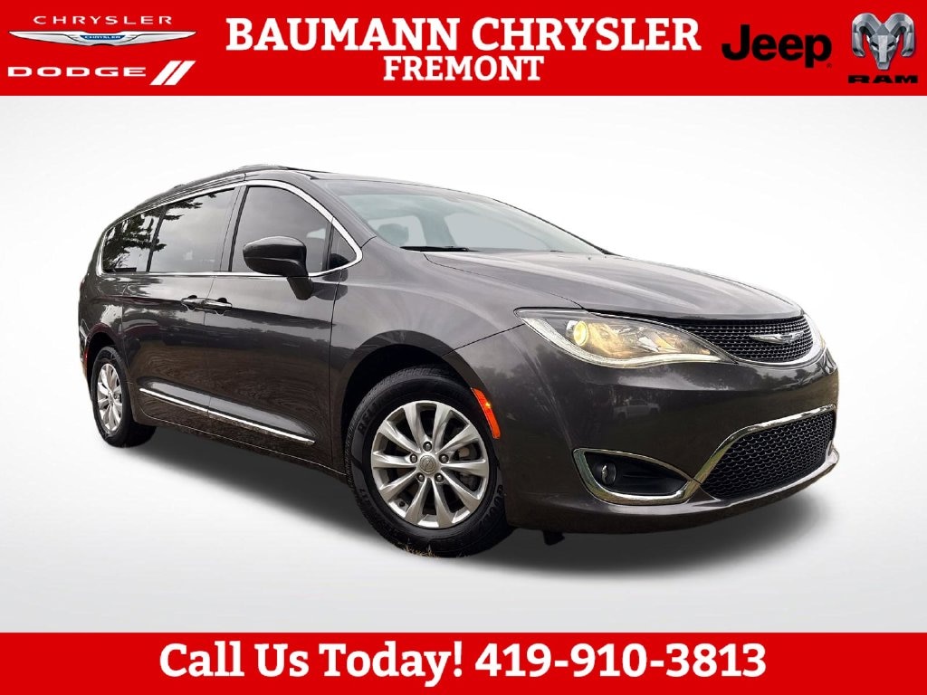 Used 2017 Chrysler Pacifica Touring L Minivan/Van