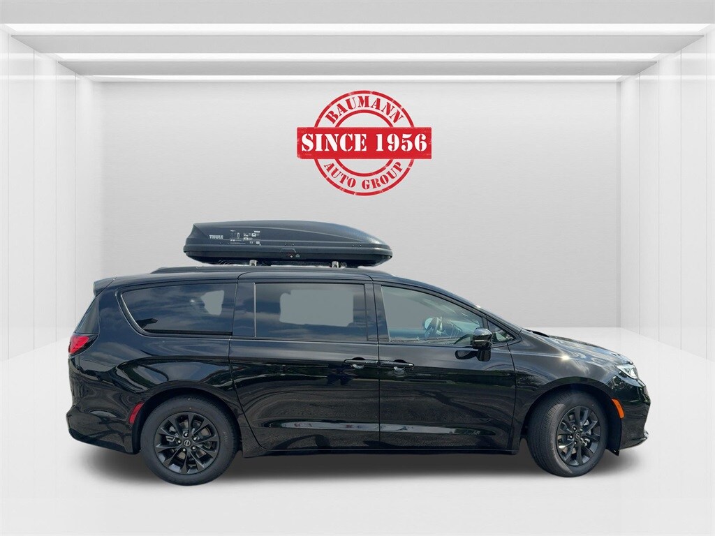 2025 Chrysler Pacifica photo 3