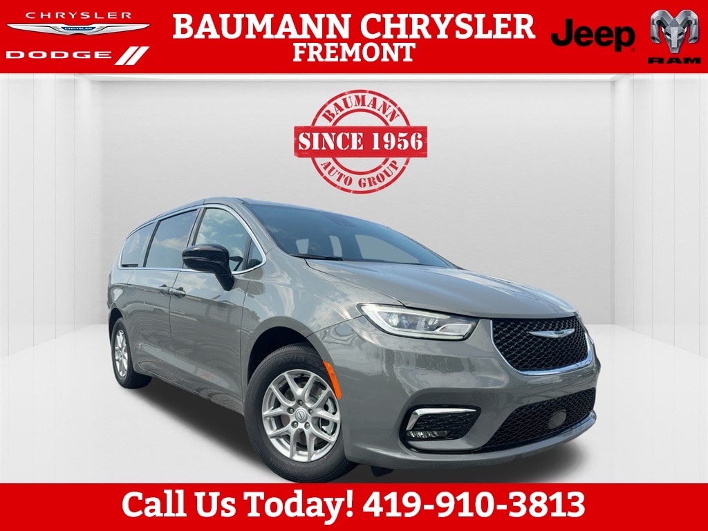 2025 Chrysler Pacifica Passenger Van 