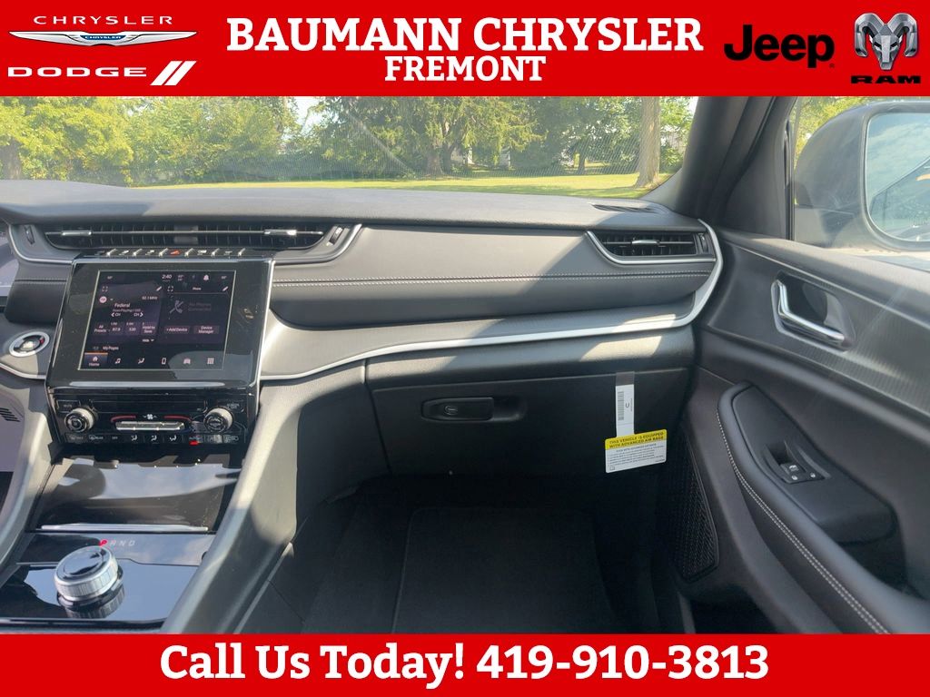 2025 Jeep Grand Cherokee L Laredo - Photo 13