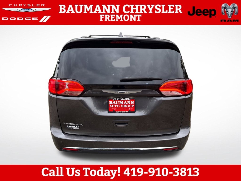 Used 2017 Chrysler Pacifica Touring L Minivan/Van