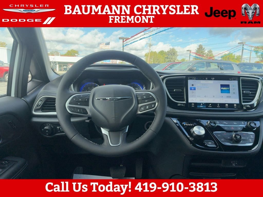 New 2026 Chrysler Pacifica SELECT Passenger Van