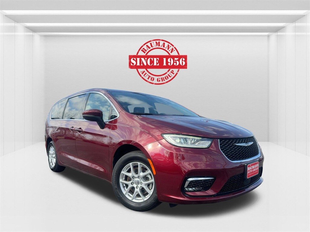 Used 2023 Chrysler Pacifica Touring L Minivan/Van