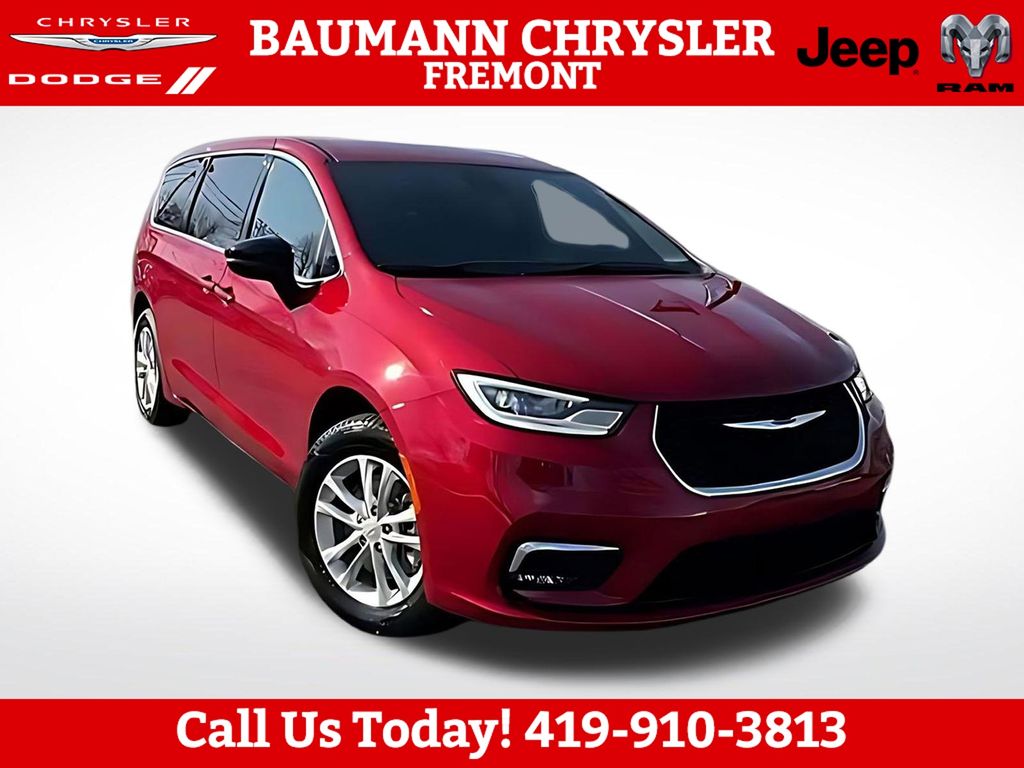 2026 Chrysler Pacifica Select AWD's photo