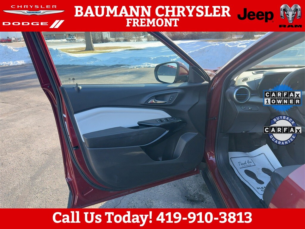 Used 2025 Chevrolet Trax LT SUV