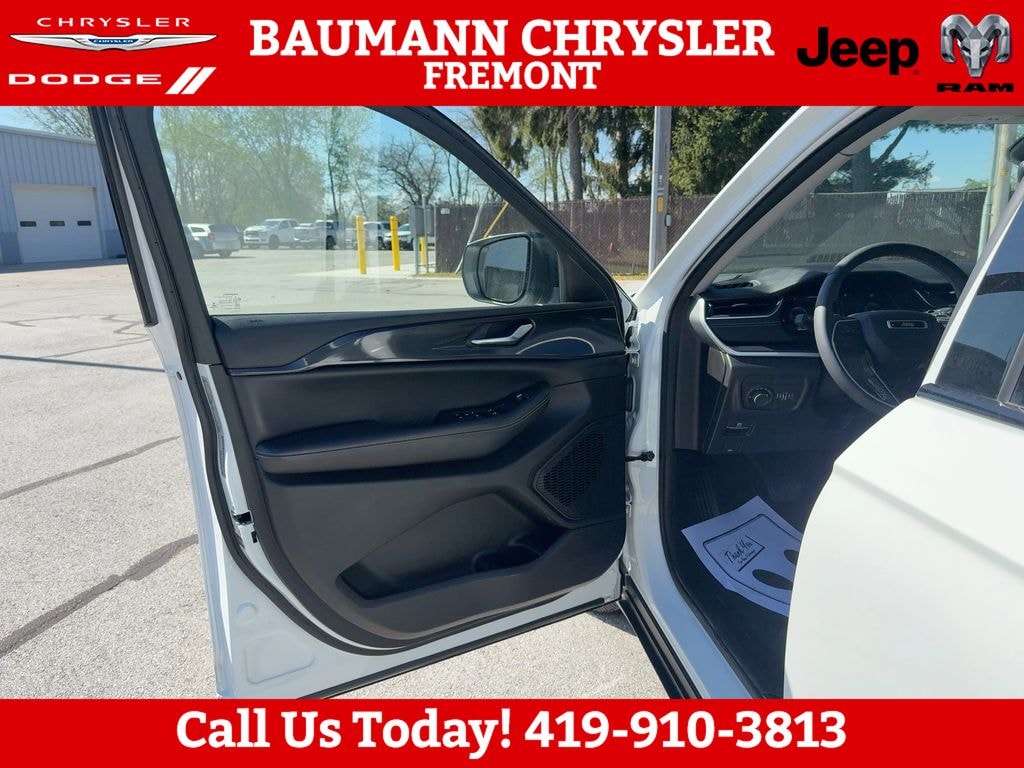 Used 2023 Jeep Grand Cherokee L Laredo SUV