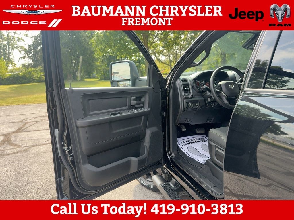 New 2026 Ram 2500 BLACK EXPRESS CREW CAB 4X4 6'4 BOX Pickup