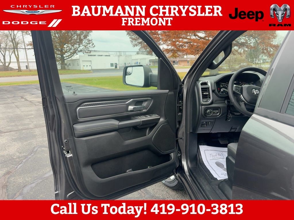New 2026 Ram 1500 BIG HORN CREW CAB 4X4 5'7 BOX Pickup