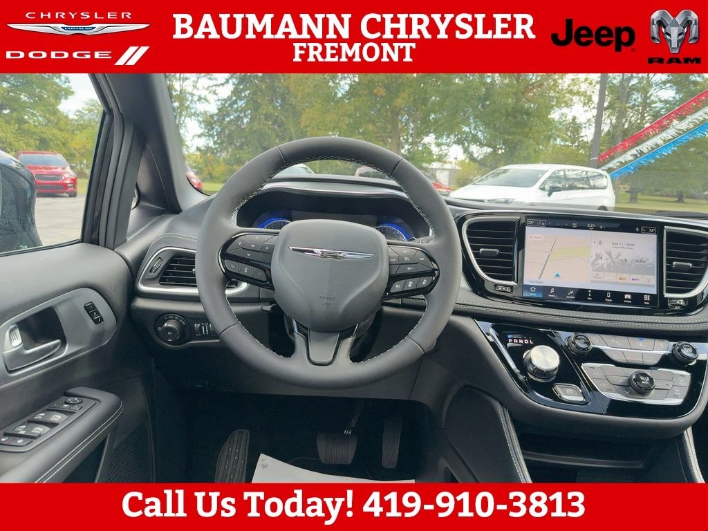 New 2026 Chrysler Pacifica LIMITED AWD Passenger Van