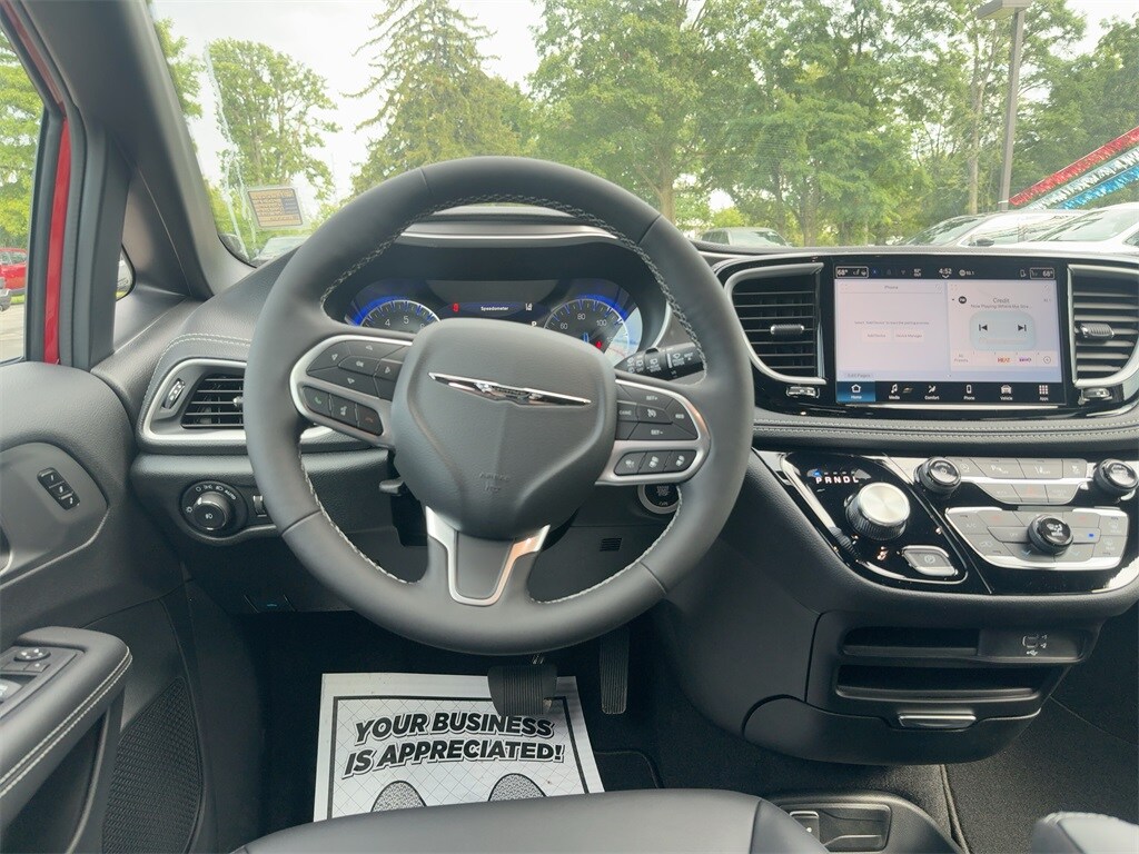 2026 Chrysler Pacifica photo 2