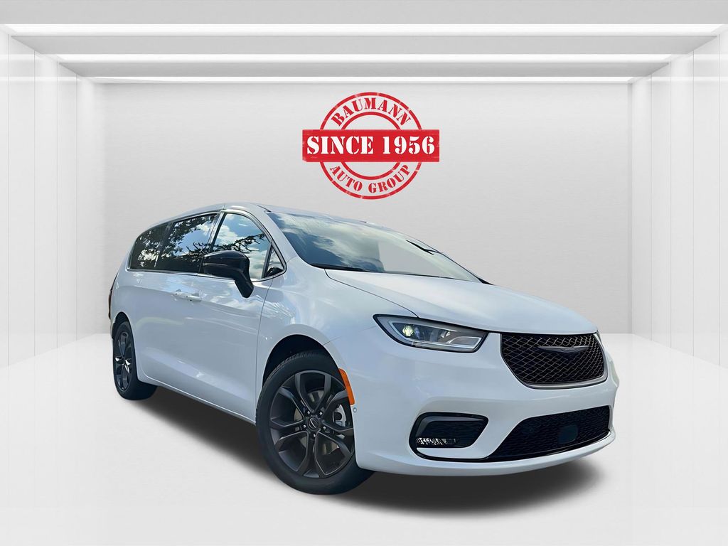 2026 Chrysler Pacifica Passenger Van 