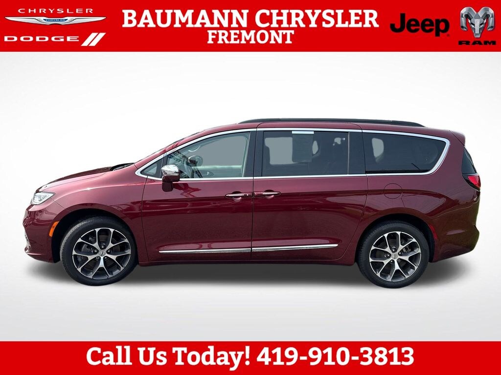 Used 2022 Chrysler Pacifica Limited Minivan/Van