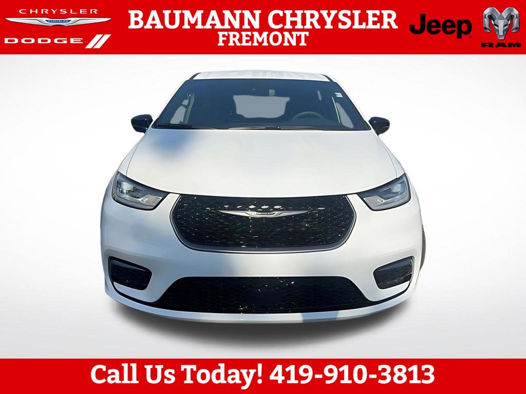 2026 Chrysler Pacifica Select - Photo 11
