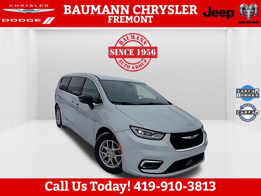 Used 2024 Chrysler Pacifica Touring L Minivan/Van