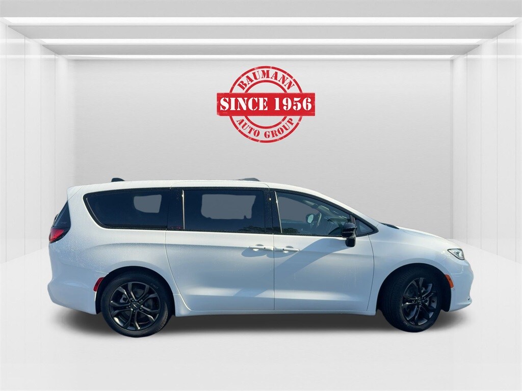 New 2026 Chrysler Pacifica SELECT Passenger Van