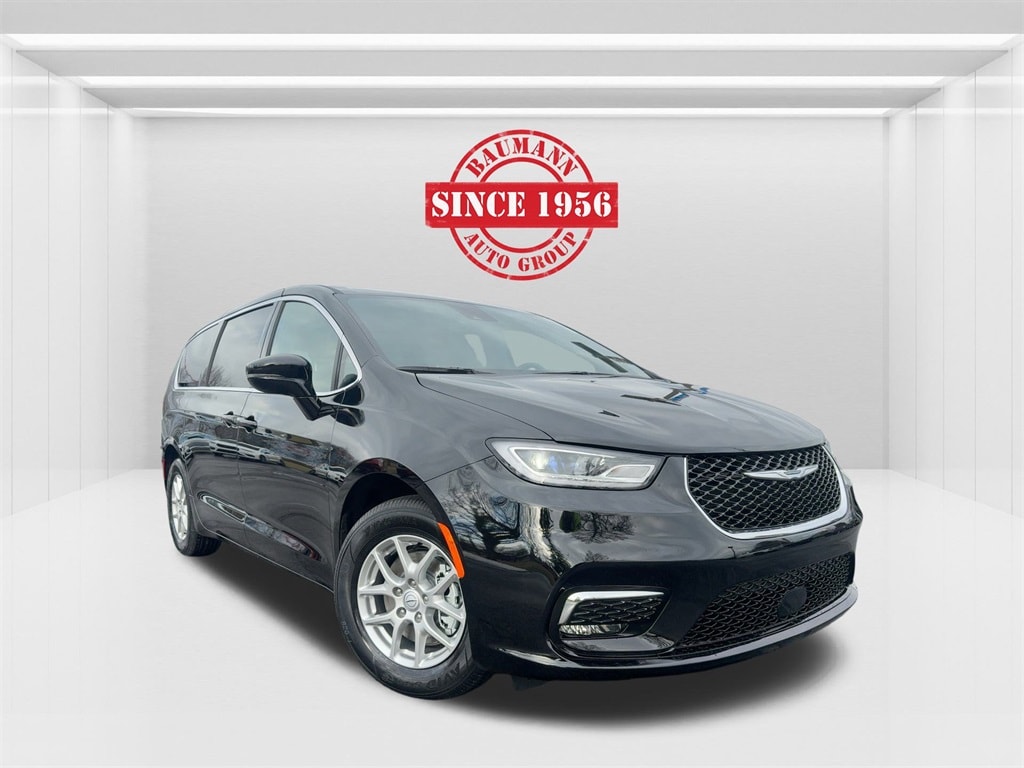 New 2026 Chrysler Pacifica SELECT Passenger Van