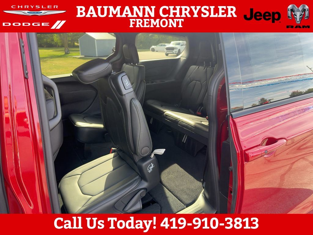 2026 Chrysler Pacifica Select - Photo 15