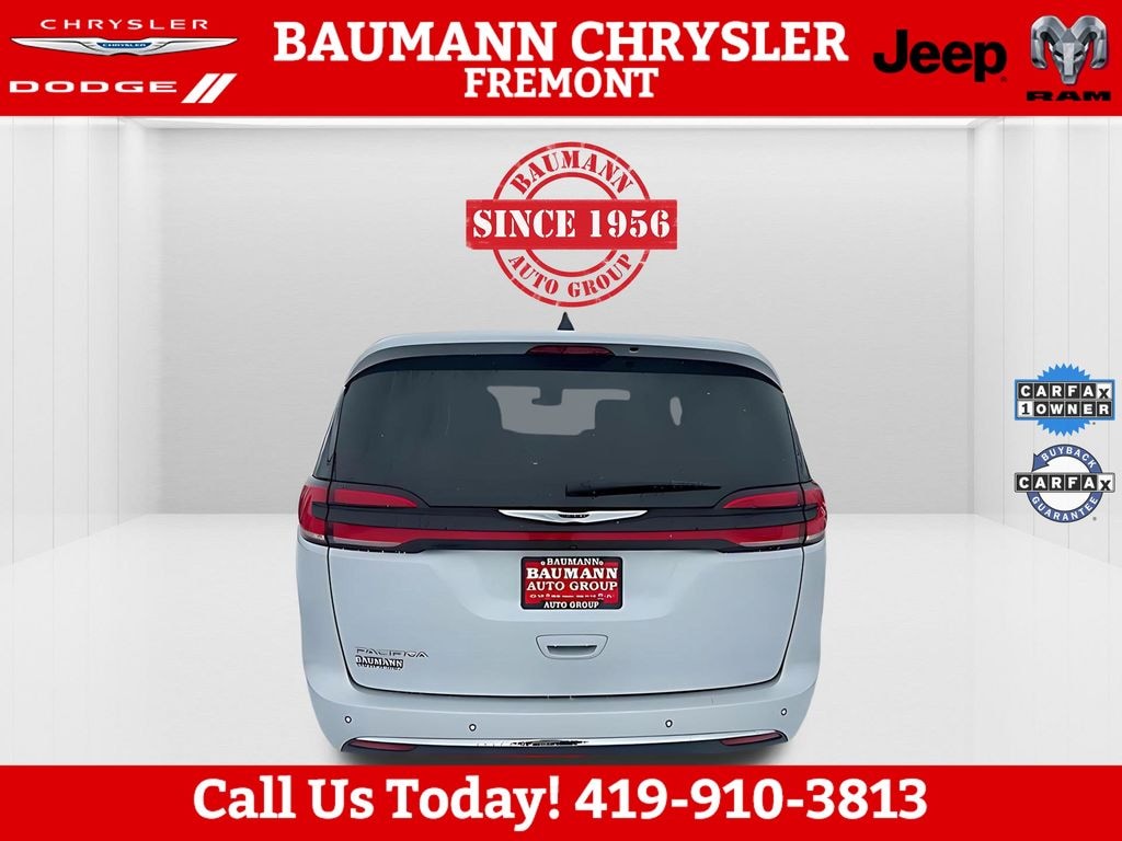Used 2024 Chrysler Pacifica Touring L Minivan/Van