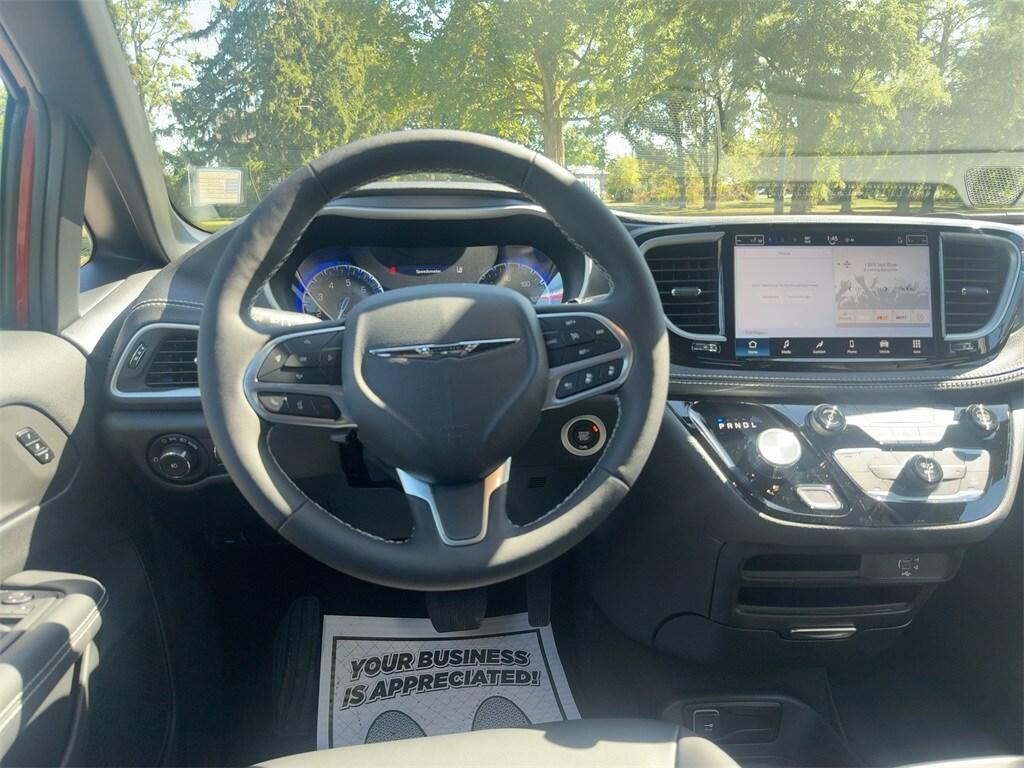 2026 Chrysler Pacifica photo 2
