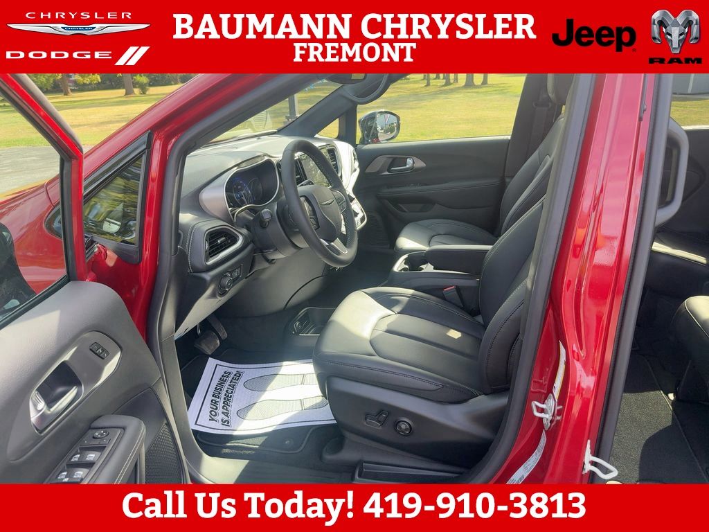 2026 Chrysler Pacifica Select - Photo 16