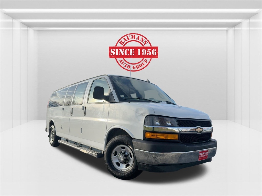 2018 Chevrolet Express Passenger LT