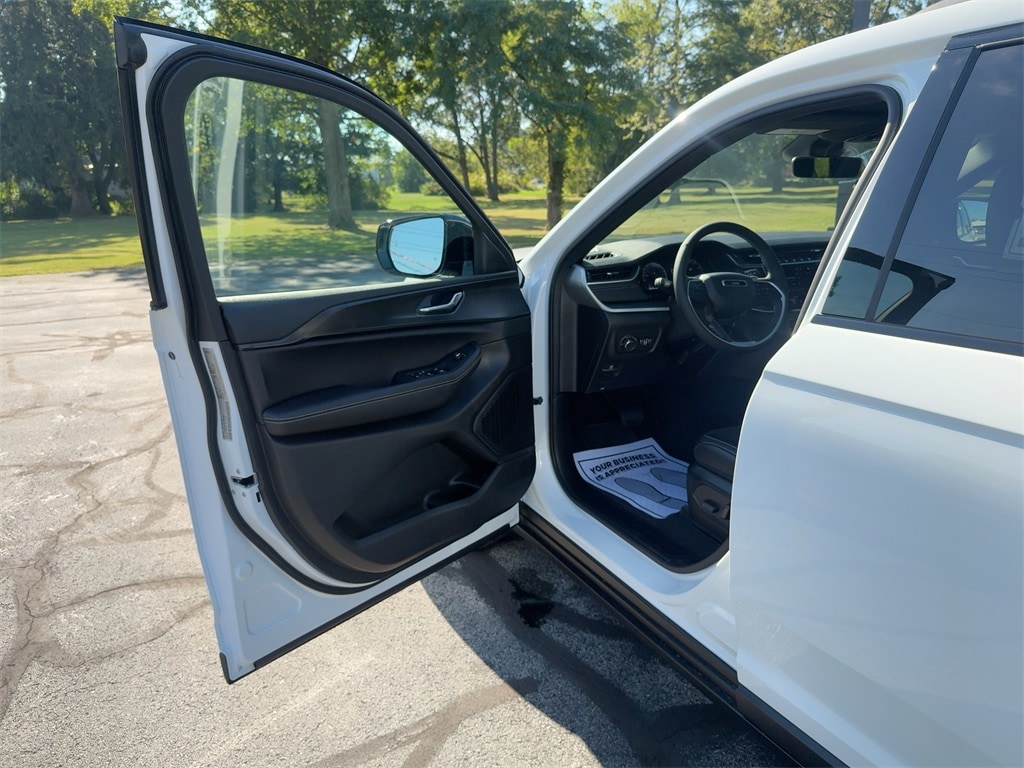 New 2025 Jeep Grand Cherokee L ALTITUDE X 4X4 Sport Utility