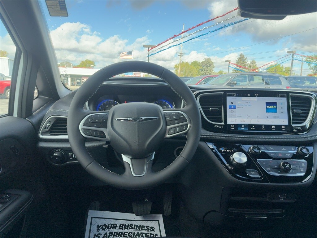 2026 Chrysler Pacifica photo 3