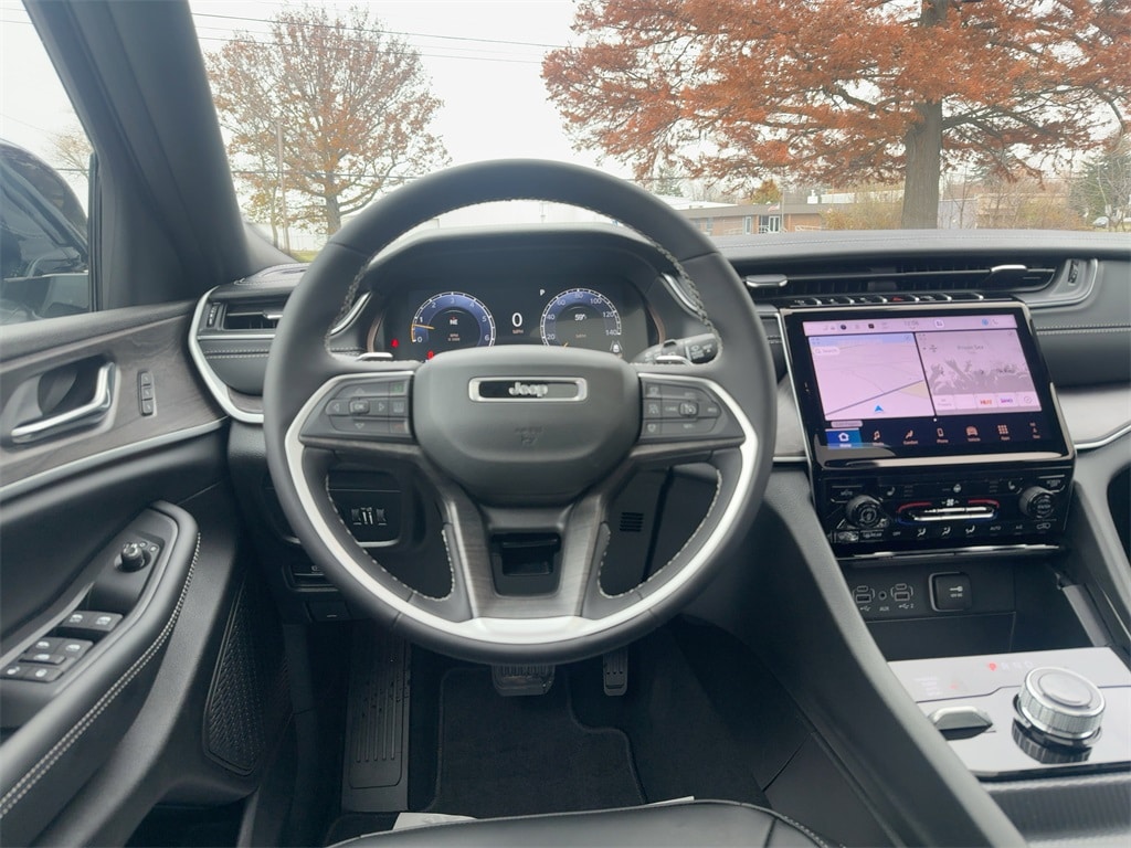 New 2025 Jeep Grand Cherokee L LIMITED 4X4 Sport Utility