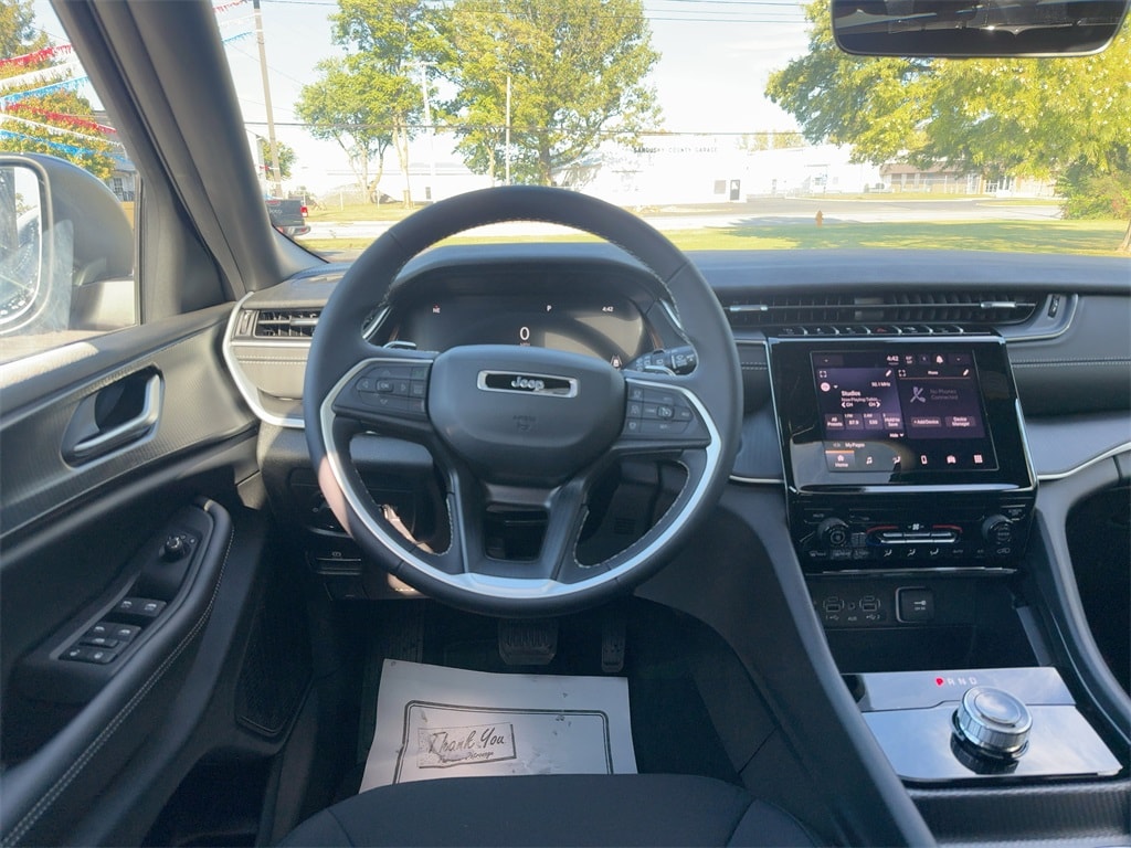 New 2025 Jeep Grand Cherokee L LAREDO X 4X4 Sport Utility