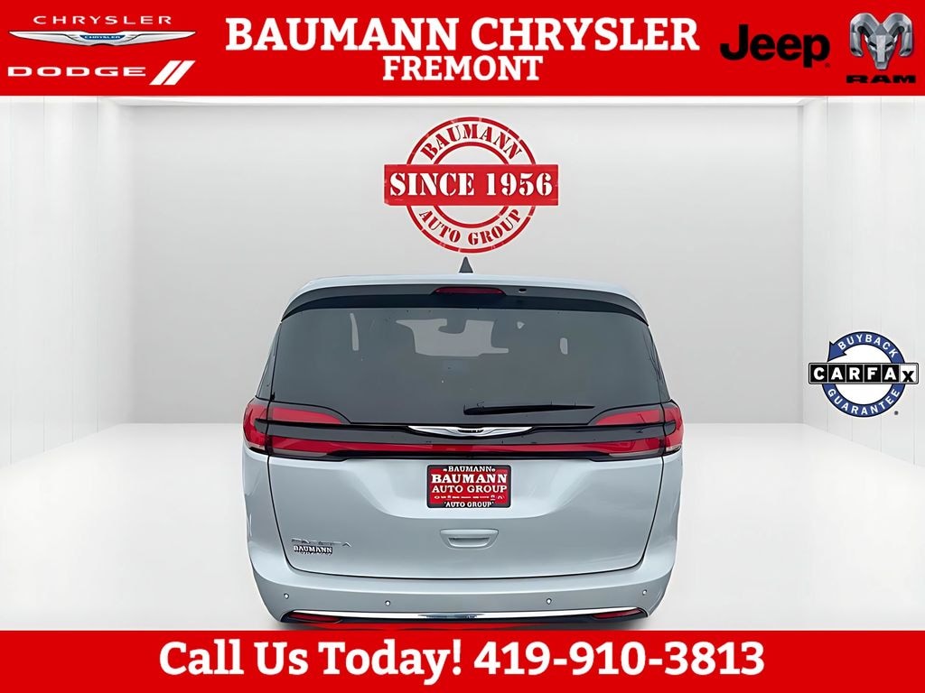 Used 2024 Chrysler Pacifica Touring L Minivan/Van