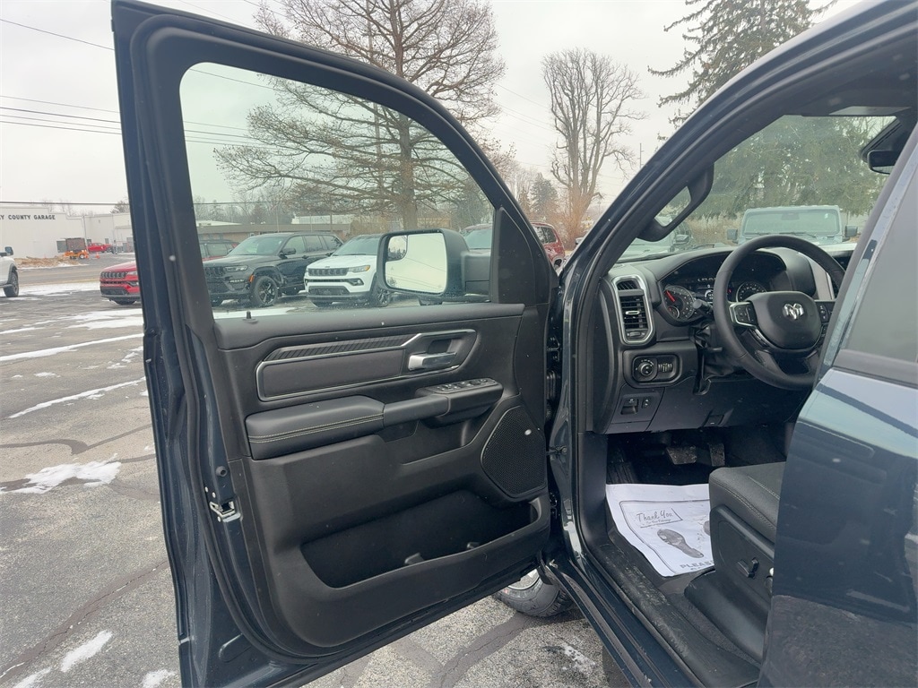 New 2026 Ram 1500 BIG HORN CREW CAB 4X4 5'7 BOX Pickup