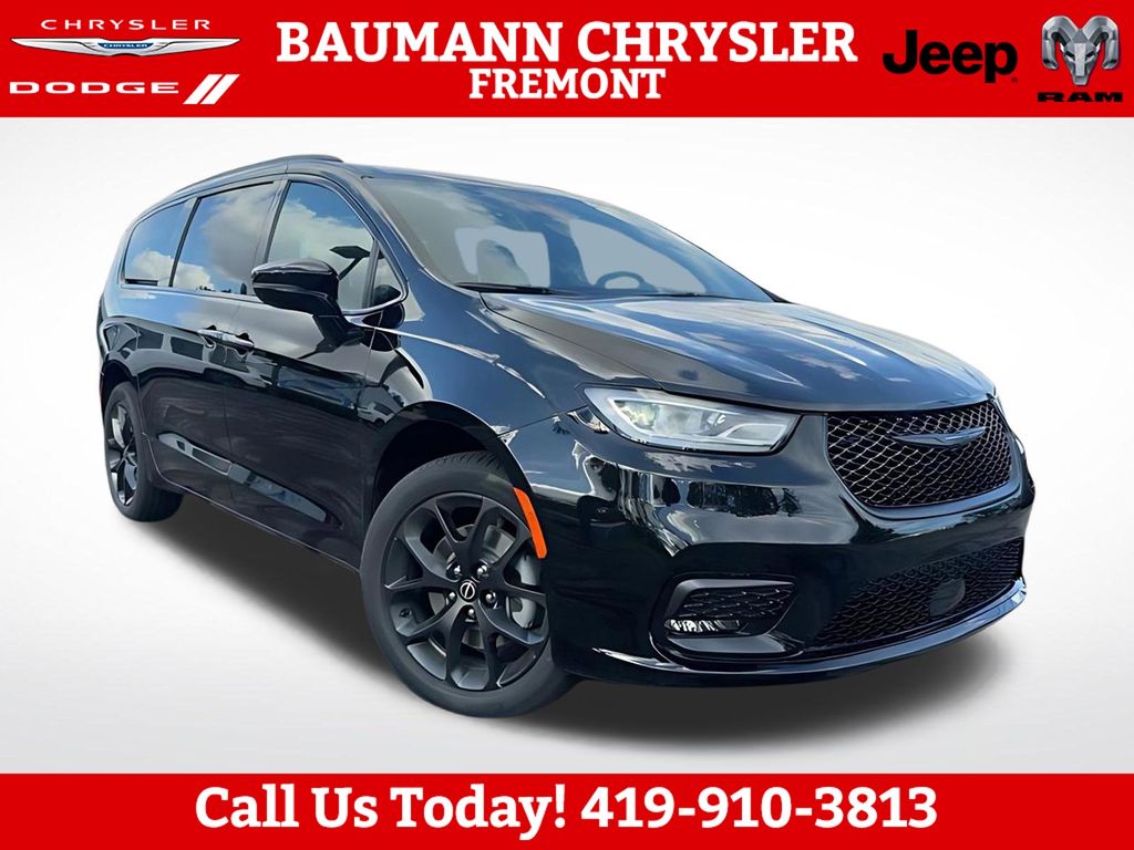 2026 Chrysler Pacifica Limited AWD's photo