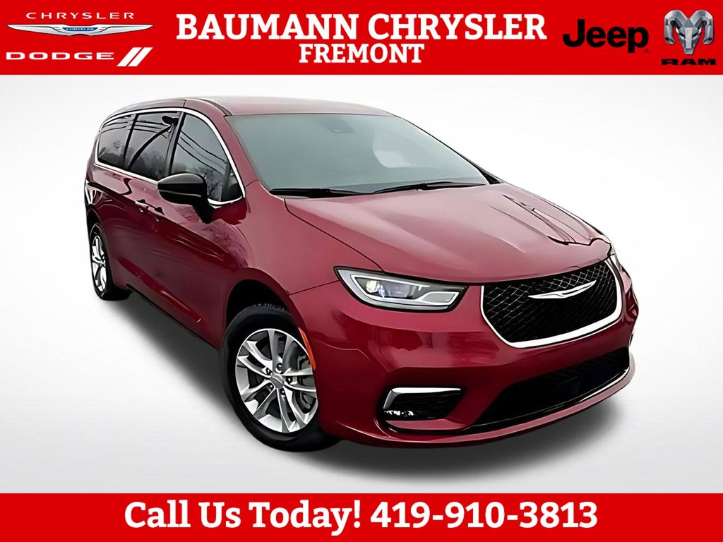 2026 Chrysler Pacifica Select AWD's photo