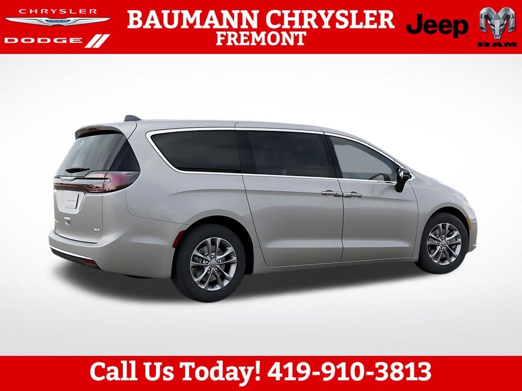 New 2026 Chrysler Pacifica SELECT AWD Passenger Van