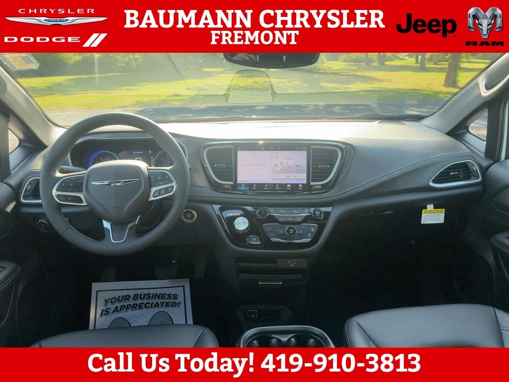 2026 Chrysler Pacifica Select - Photo 17