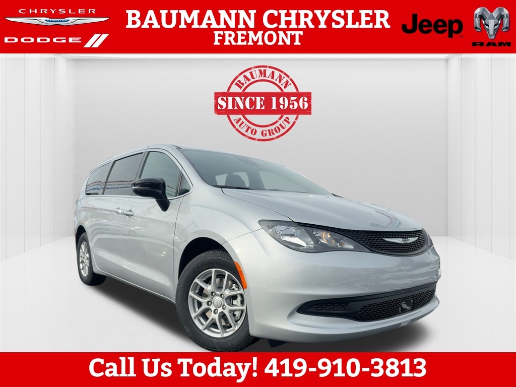 2026 Chrysler Voyager LX's photo