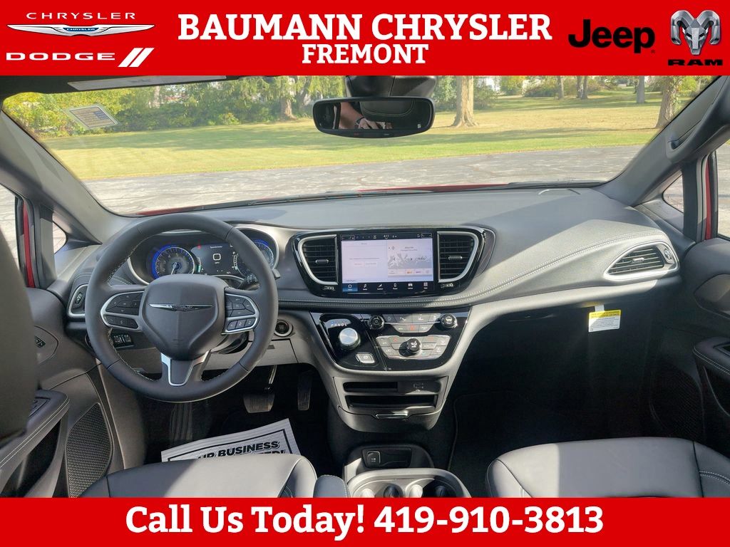 2026 Chrysler Pacifica Select - Photo 17