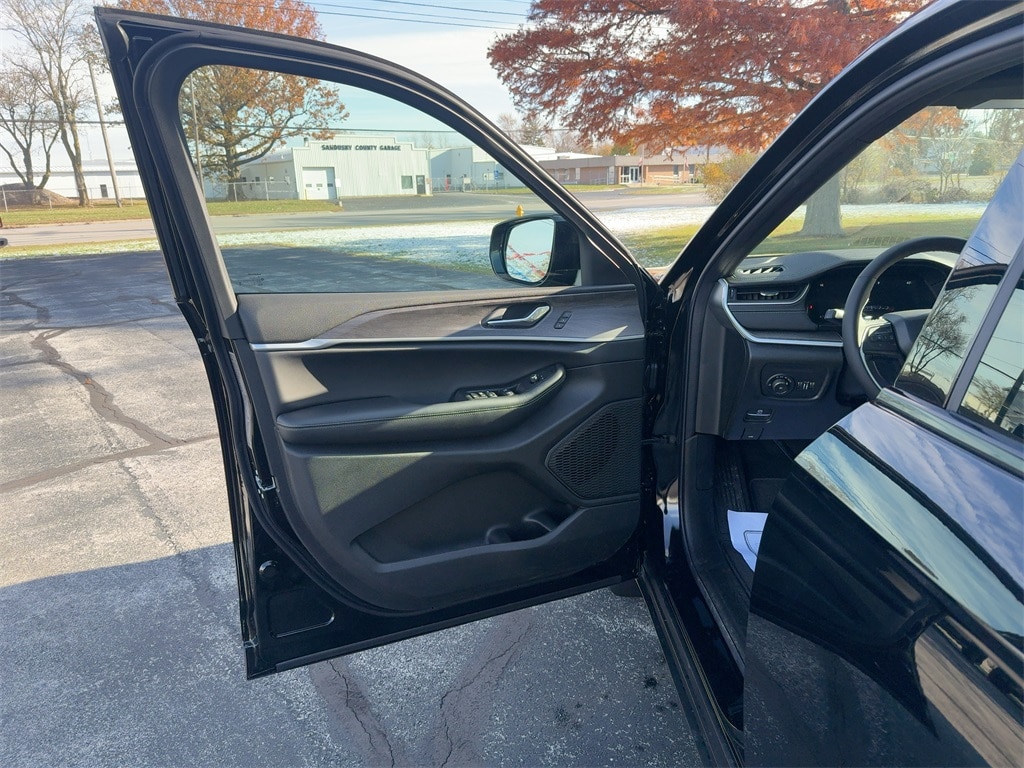 New 2025 Jeep Grand Cherokee LIMITED 4X4 Sport Utility