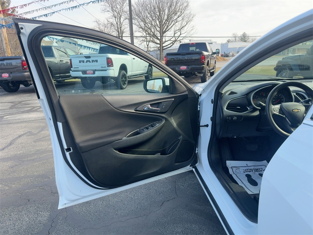 Used 2023 Chevrolet Malibu 1LT with VIN 1G1ZD5ST6PF230383 for sale in Fremont, OH