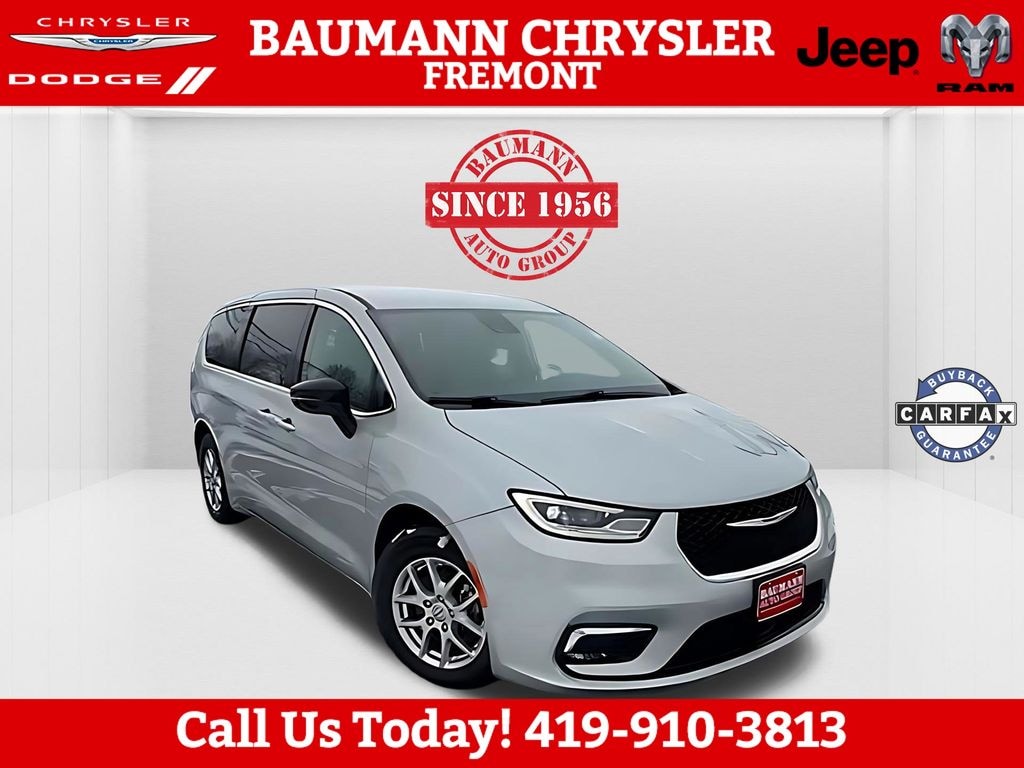 Used 2024 Chrysler Pacifica Touring L Minivan/Van