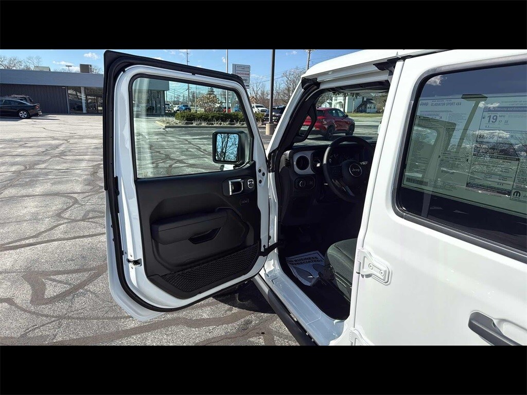 2025 Jeep Gladiator Sport photo 2