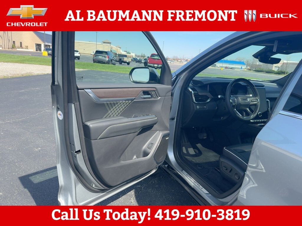 Used 2025 GMC Acadia Denali SUV