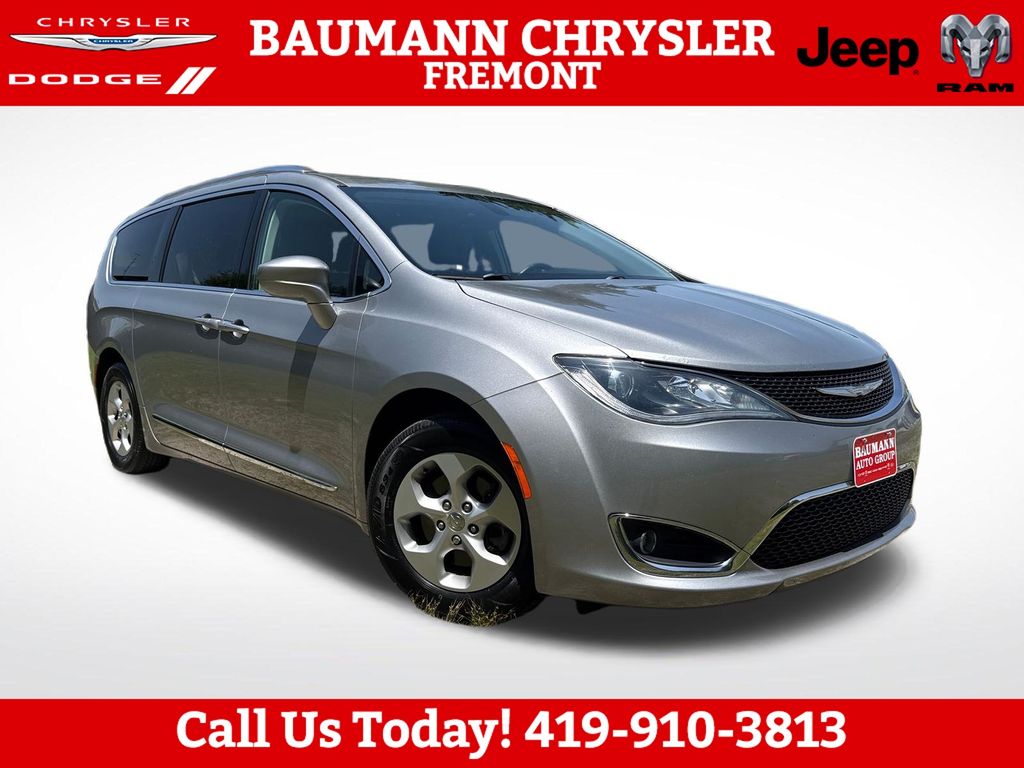 2017 Chrysler Pacifica Touring-L Plus's photo