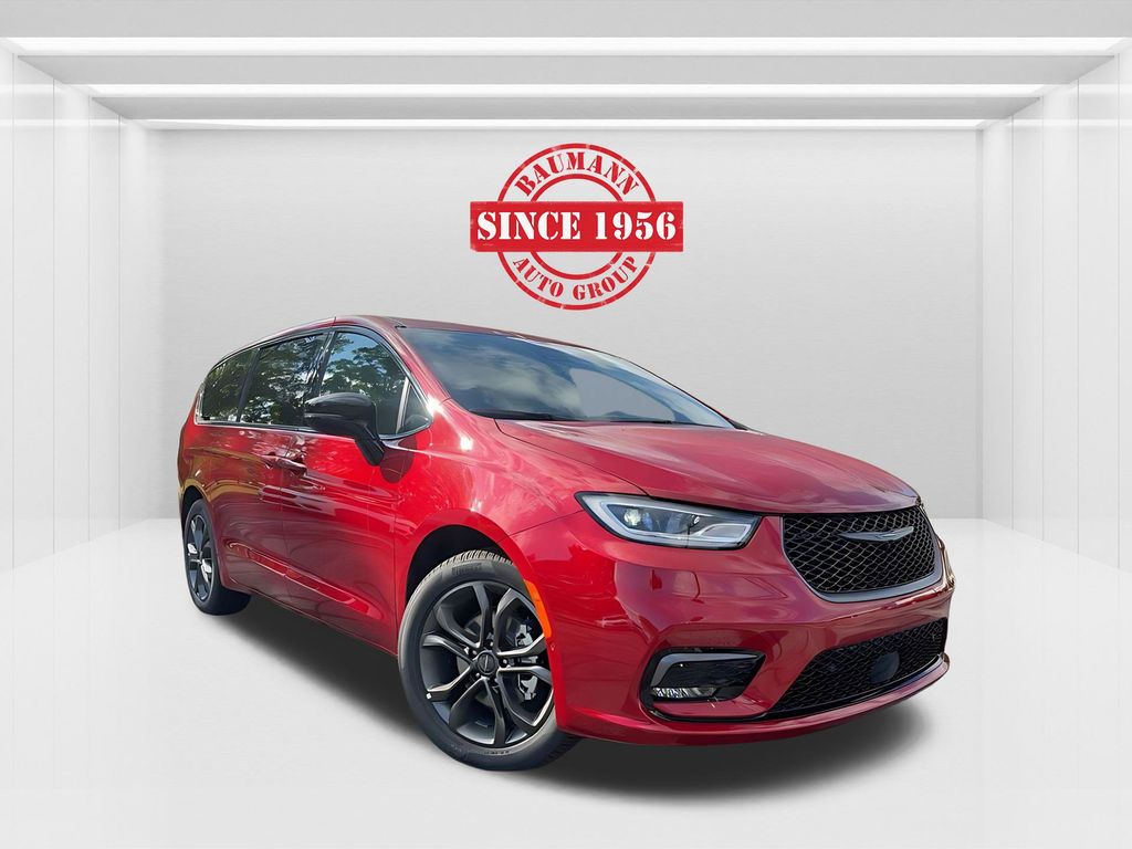 2026 Chrysler Pacifica Passenger Van 