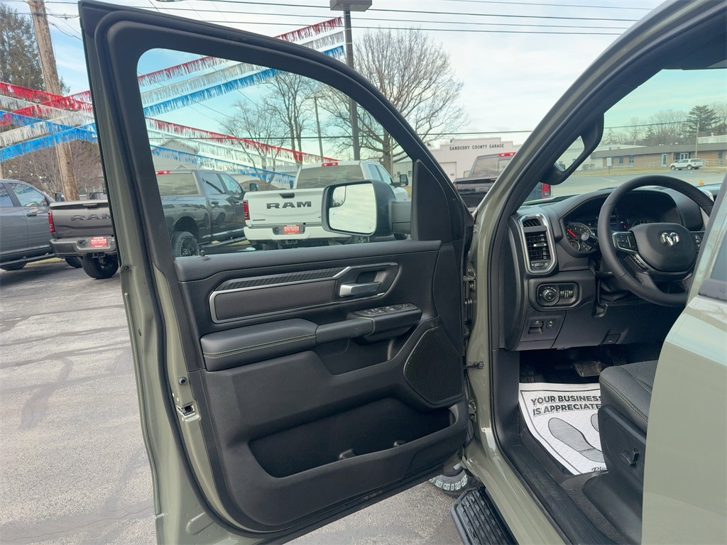 New 2026 Ram 1500 BIG HORN CREW CAB 4X4 5'7 BOX Pickup